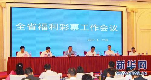 萧老太太这才明白，原来他们绑架马岚的时候，还顺带着把一个跨国诈骗犯给绑了。